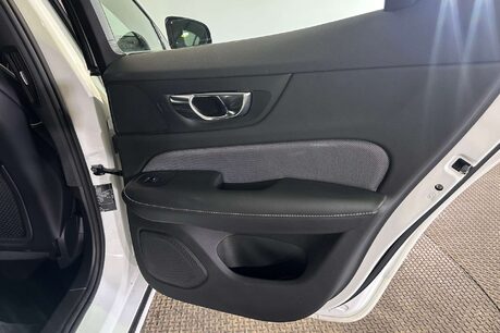 Volvo S60 2.0 T5 R-Design Plus Saloon 4dr Petrol Auto Euro 6 (s/s) (250 ps) 41