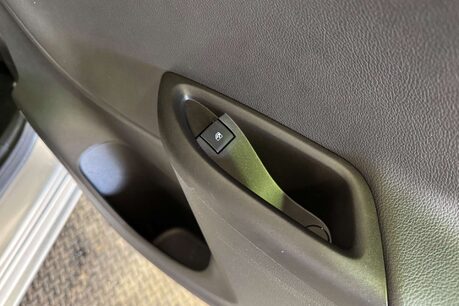 Vauxhall Astra 1.2 Turbo Griffin Edition Hatchback 5dr Petrol Manual Euro 6 (s/s) (145 ps) 44