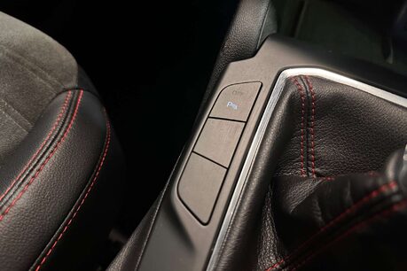 Ford Kuga 1.5 EcoBlue ST-Line Edition SUV 5dr Diesel Manual Euro 6 (s/s) (120 ps) 41