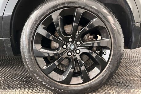 Land Rover Discovery Sport 2.0 D180 MHEV R-Dynamic SE SUV 5dr Diesel Auto 4WD Euro 6 (s/s) (180 ps) 68