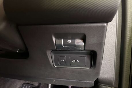 Land Rover Discovery Sport 2.0 D180 MHEV R-Dynamic SE SUV 5dr Diesel Auto 4WD Euro 6 (s/s) (180 ps) 18