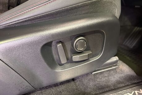 Land Rover Discovery Sport 2.0 D180 MHEV R-Dynamic SE SUV 5dr Diesel Auto 4WD Euro 6 (s/s) (180 ps) 15