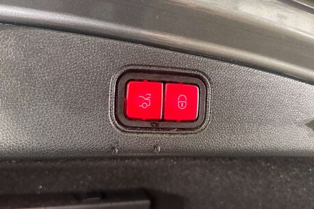 Mercedes-Benz E Class 2.0 E220d AMG Line (Premium) Coupe 2dr Diesel G-Tronic+ Euro 6 (s/s) (194 p 47