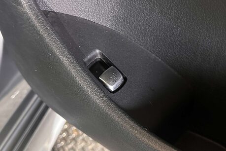 Mercedes-Benz E Class 2.0 E220d AMG Line (Premium) Coupe 2dr Diesel G-Tronic+ Euro 6 (s/s) (194 p 12