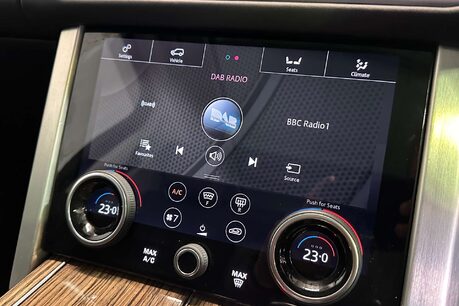 Land Rover Range Rover 3.0 SD V6 Vogue SUV 5dr Diesel Auto 4WD Euro 6 (s/s) (275 ps) 40