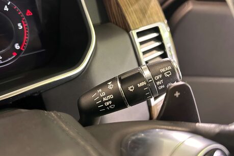 Land Rover Range Rover 3.0 SD V6 Vogue SUV 5dr Diesel Auto 4WD Euro 6 (s/s) (275 ps) 26