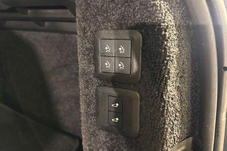 Land Rover Range Rover 3.0 SD V6 Vogue SUV 5dr Diesel Auto 4WD Euro 6 (s/s) (275 ps) 67