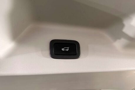 Land Rover Range Rover 3.0 SD V6 Vogue SUV 5dr Diesel Auto 4WD Euro 6 (s/s) (275 ps) 64