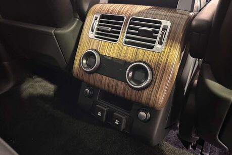 Land Rover Range Rover 3.0 SD V6 Vogue SUV 5dr Diesel Auto 4WD Euro 6 (s/s) (275 ps) 60