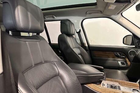 Land Rover Range Rover 3.0 SD V6 Vogue SUV 5dr Diesel Auto 4WD Euro 6 (s/s) (275 ps) 16