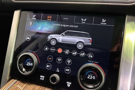 Land Rover Range Rover 3.0 SD V6 Vogue SUV 5dr Diesel Auto 4WD Euro 6 (s/s) (275 ps) 42