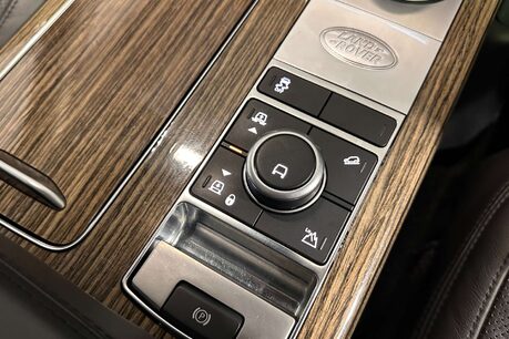 Land Rover Range Rover 3.0 SD V6 Vogue SUV 5dr Diesel Auto 4WD Euro 6 (s/s) (275 ps) 47