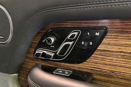 Land Rover Range Rover 3.0 SD V6 Vogue SUV 5dr Diesel Auto 4WD Euro 6 (s/s) (275 ps) 11