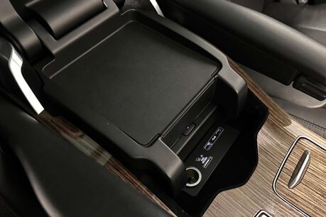 Land Rover Range Rover 3.0 SD V6 Vogue SUV 5dr Diesel Auto 4WD Euro 6 (s/s) (275 ps) 50