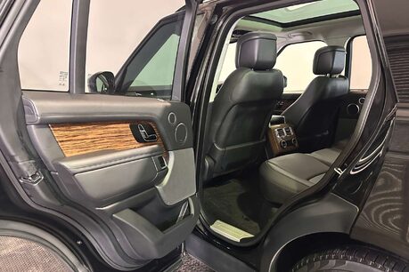 Land Rover Range Rover 3.0 SD V6 Vogue SUV 5dr Diesel Auto 4WD Euro 6 (s/s) (275 ps) 68