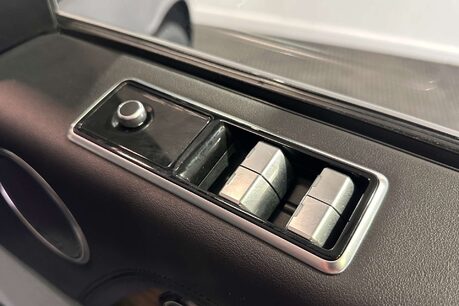 Land Rover Range Rover 3.0 SD V6 Vogue SUV 5dr Diesel Auto 4WD Euro 6 (s/s) (275 ps) 13