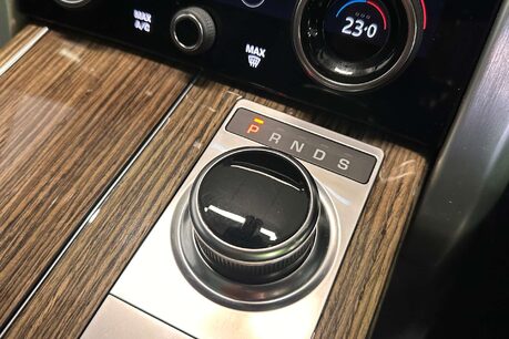 Land Rover Range Rover 3.0 SD V6 Vogue SUV 5dr Diesel Auto 4WD Euro 6 (s/s) (275 ps) 46