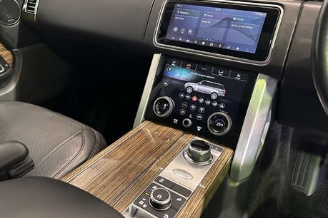 Land Rover Range Rover 3.0 SD V6 Vogue SUV 5dr Diesel Auto 4WD Euro 6 (s/s) (275 ps) 29