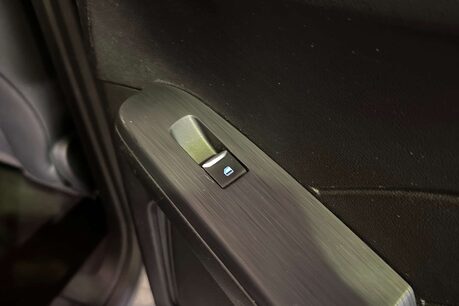 Ford Kuga 2.5 EcoBoost Duratec 14.4kWh ST-Line SUV 5dr Petrol Plug-in Hybrid CVT Euro 43