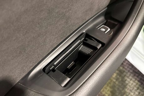 Audi A6 2.0 TDI Black Edition Estate 5dr Diesel S Tronic quattro Euro 6 (s/s) (190  70