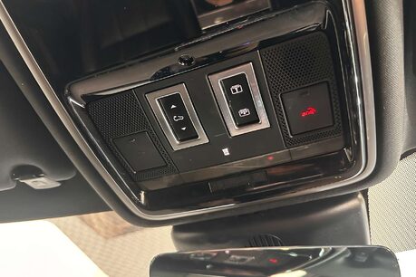 Land Rover Range Rover Velar 3.0 SD6 V6 R-Dynamic HSE SUV 5dr Diesel Auto 4WD Euro 6 (s/s) (300 ps) 44