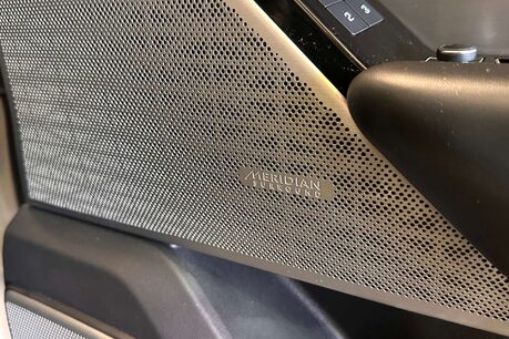 Land Rover Range Rover Velar 3.0 SD6 V6 R-Dynamic HSE SUV 5dr Diesel Auto 4WD Euro 6 (s/s) (300 ps) 13