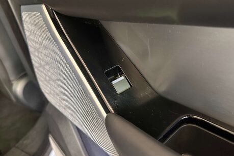 Land Rover Range Rover Velar 3.0 SD6 V6 R-Dynamic HSE SUV 5dr Diesel Auto 4WD Euro 6 (s/s) (300 ps) 47