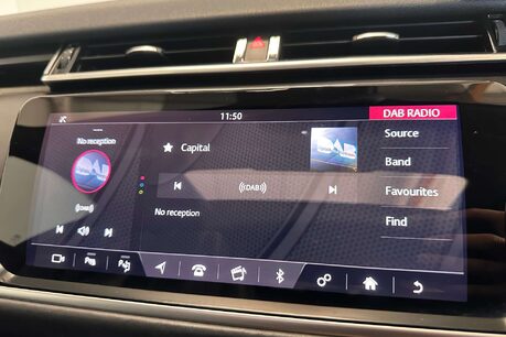 Land Rover Range Rover Velar 3.0 SD6 V6 R-Dynamic HSE SUV 5dr Diesel Auto 4WD Euro 6 (s/s) (300 ps) 35