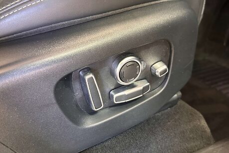 Land Rover Range Rover Velar 3.0 SD6 V6 R-Dynamic HSE SUV 5dr Diesel Auto 4WD Euro 6 (s/s) (300 ps) 15