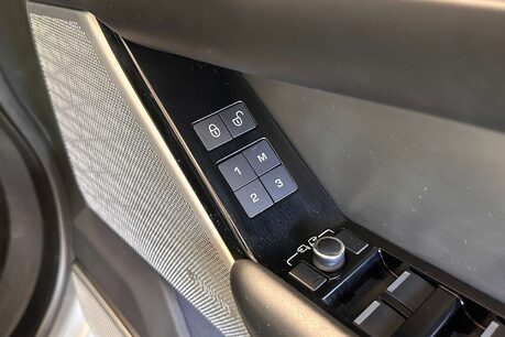 Land Rover Range Rover Velar 3.0 SD6 V6 R-Dynamic HSE SUV 5dr Diesel Auto 4WD Euro 6 (s/s) (300 ps) 12