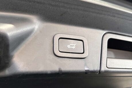 Land Rover Range Rover Velar 3.0 SD6 V6 R-Dynamic HSE SUV 5dr Diesel Auto 4WD Euro 6 (s/s) (300 ps) 55