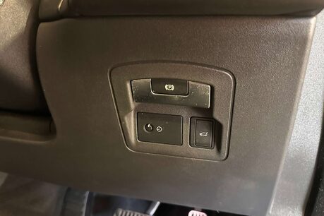 Land Rover Range Rover Velar 3.0 SD6 V6 R-Dynamic HSE SUV 5dr Diesel Auto 4WD Euro 6 (s/s) (300 ps) 19