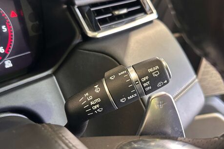 Land Rover Range Rover Velar 3.0 SD6 V6 R-Dynamic HSE SUV 5dr Diesel Auto 4WD Euro 6 (s/s) (300 ps) 24