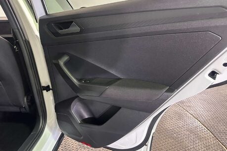 Volkswagen T-Roc 2.0 TSI SEL SUV 5dr Petrol DSG 4Motion Euro 6 (s/s) (190 ps) 41