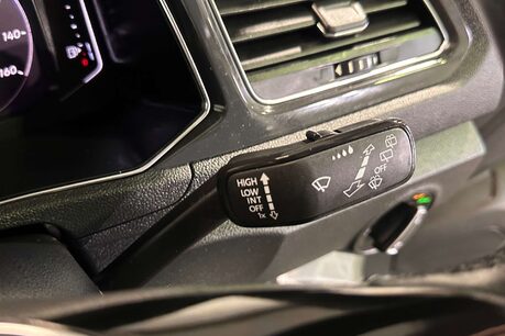 Volkswagen T-Roc 2.0 TSI SEL SUV 5dr Petrol DSG 4Motion Euro 6 (s/s) (190 ps) 22