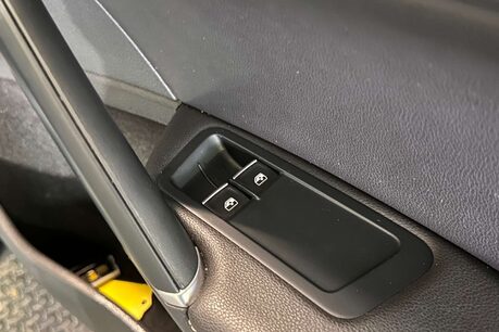 Volkswagen Golf 2.0 TSI R Hatchback 3dr Petrol DSG 4Motion Euro 6 (s/s) (310 ps) 11