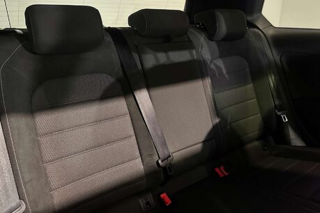 Volkswagen Golf 2.0 TSI R Hatchback 3dr Petrol DSG 4Motion Euro 6 (s/s) (310 ps) 43