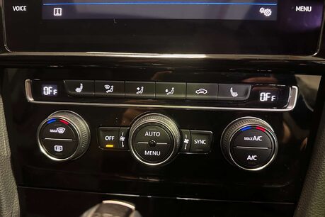 Volkswagen Golf 2.0 TSI R Hatchback 3dr Petrol DSG 4Motion Euro 6 (s/s) (310 ps) 36