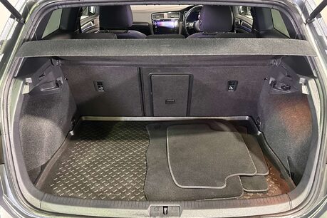 Volkswagen Golf 2.0 TSI R Hatchback 3dr Petrol DSG 4Motion Euro 6 (s/s) (310 ps) 44