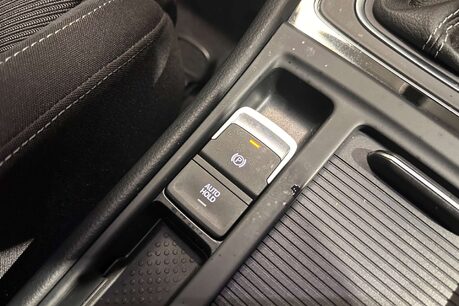 Volkswagen Golf 2.0 TSI R Hatchback 3dr Petrol DSG 4Motion Euro 6 (s/s) (310 ps) 40