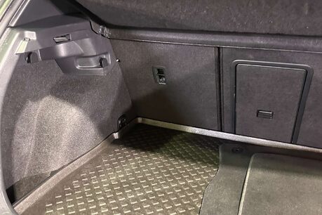 Volkswagen Golf 2.0 TSI R Hatchback 3dr Petrol DSG 4Motion Euro 6 (s/s) (310 ps) 45