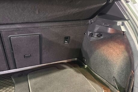 Volkswagen Golf 2.0 TSI R Hatchback 3dr Petrol DSG 4Motion Euro 6 (s/s) (310 ps) 46