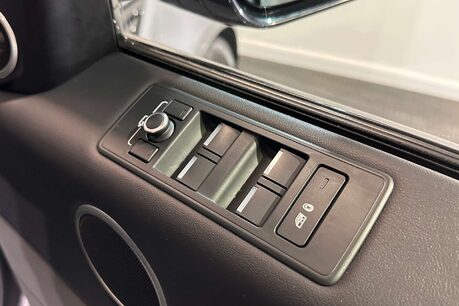 Land Rover Range Rover Sport 3.0 SD V6 HSE Dynamic SUV 5dr Diesel Auto 4WD Euro 6 (s/s) (306 ps) 12