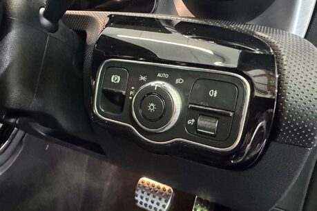 Mercedes-Benz CLA Class 2.0 CLA220d AMG Line (Premium 2) Shooting Brake 5dr Diesel 8G-DCT Euro 6 (s 18