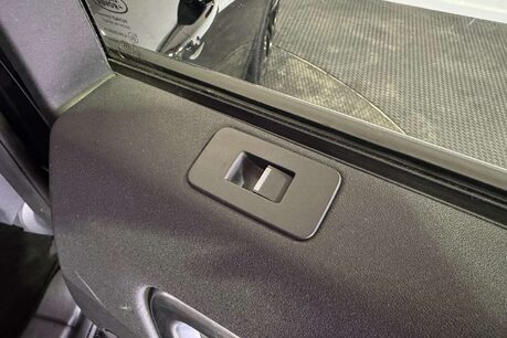 Land Rover Discovery Sport 2.0 TD4 HSE Black SUV 5dr Diesel Auto 4WD Euro 6 (s/s) (180 ps) 50