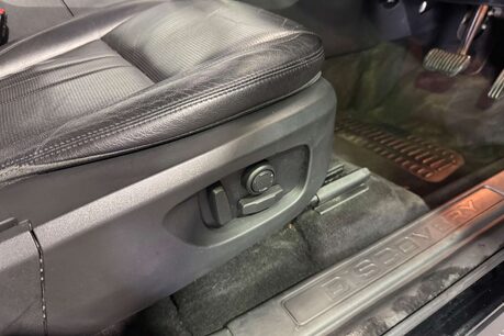 Land Rover Discovery Sport 2.0 TD4 HSE Black SUV 5dr Diesel Auto 4WD Euro 6 (s/s) (180 ps) 18