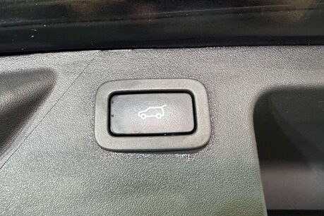 Land Rover Discovery Sport 2.0 TD4 HSE Black SUV 5dr Diesel Auto 4WD Euro 6 (s/s) (180 ps) 56