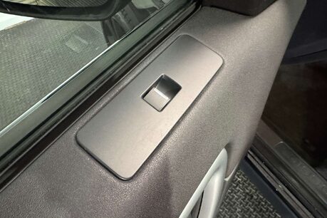 Land Rover Discovery Sport 2.0 TD4 HSE Black SUV 5dr Diesel Auto 4WD Euro 6 (s/s) (180 ps) 67