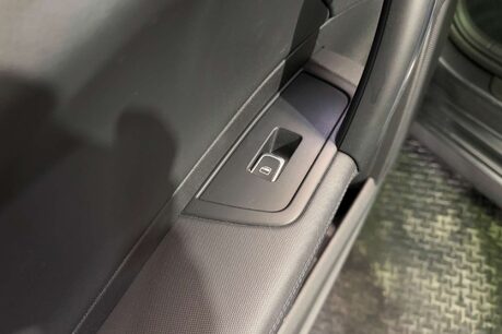 Audi A1 1.0 TFSI S line Hatchback 3dr Petrol Manual Euro 6 (s/s) (Nav) (95 ps) 39