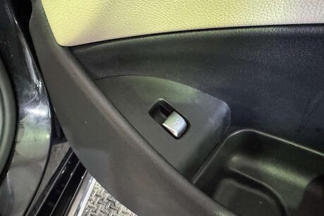 Mercedes-Benz E Class 2.0 E200 SE Estate 5dr Petrol G-Tronic+ Euro 6 (s/s) (184 ps) 17